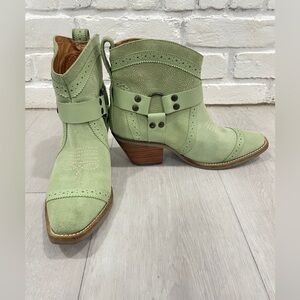 DINGO‎ GUMMY BEAR LEATHER MINT BOOTIE  Size 6.5 Western Cowgirl Rodeo Boots